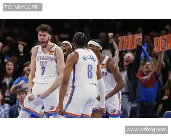 火箭主场击败雷霆，三少砍下20+10+10，展现新赛季强势开局！