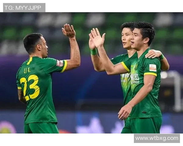 恒大再次夺冠！中超巅峰对决北京国安，胜负悬念引无数球迷狂热祈盼